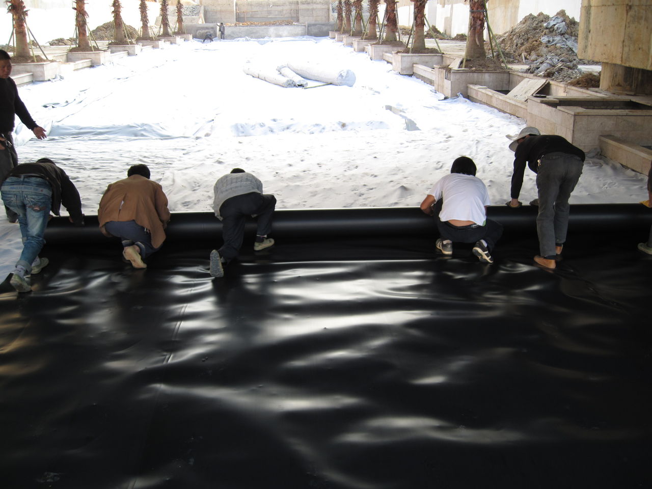 壩坡防浪護坡土工膜施工過程 土工膜價格貴嗎？